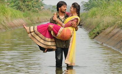 Godavari Navvindhi Movie Stills