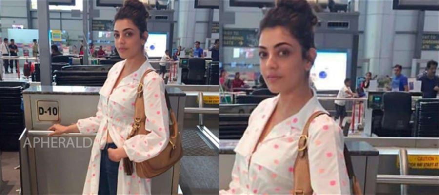 
<a class='inner-topic-link' href='/search/topic?searchType=search&searchTerm=KAJAL AGGARWAL' target='_blank' title='click here to read more about KAJAL AGGARWAL'>kajal aggarwal </a>Harassed at Airport as a fan crossed his limits
