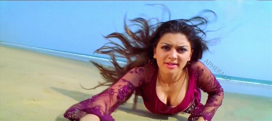 Camera angle troubles for Hansika
