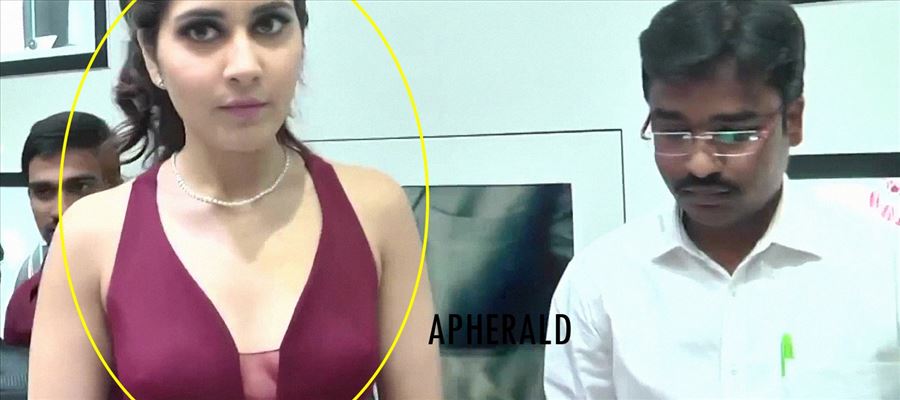 Oops! Raashi Khanna gave a 'Stare' at the Camera Man for capturing the Wrong place 'Poking' due to Tight Dress - 23 Photos Inside
