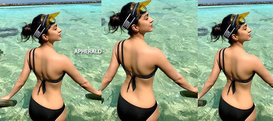 <a class='inner-topic-link' href='/search/topic?searchType=search&searchTerm=KIARA ADVANI' target='_blank' title='click here to read more about KIARA ADVANI'>kiara advani</a> openly shows off her Hot Curves and they are just 'Tempting' - 10 Photos to treat your eyes!