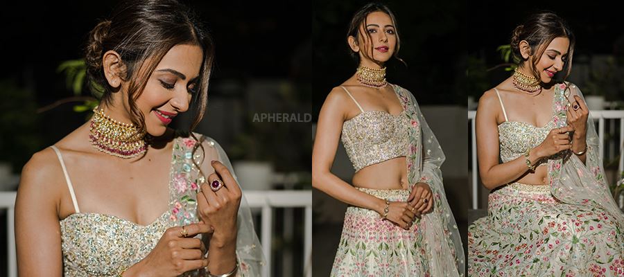 OMG... This is how Rakul Preet was dressed at a Wedding exposing her assets - PHOTOS INSIDE