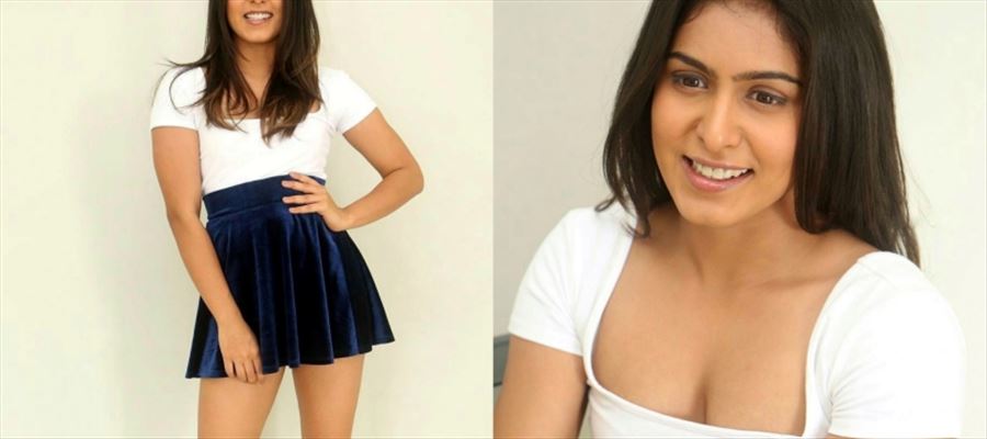 35 Hot Photos of Samyuktha Hegde revealing her cleavage and thighs