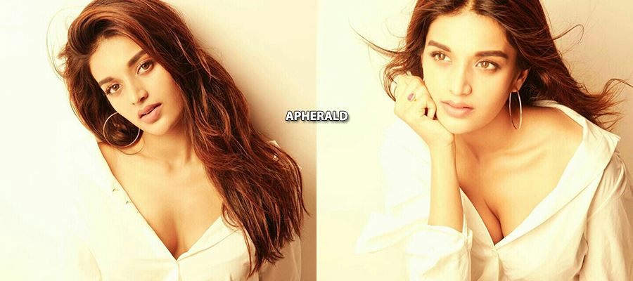 
Niddhi Agerwal 'SHOCKS' everyone with her HOT EXPOSURE for iSmart Shankar - ALL HOT PHOTOS INSIDE
